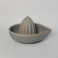 Handgemachte Keramik Zitruspresse -Glacier Ash Handgemachte Keramik Zitruspresse -Glacier Ash von CromCeramics