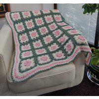 Afghane, Decke, Überwurf | Rosa, Weiß Und Grün 48 "x 36". Recyceltes Garn. Pflegeleicht. Kostenloser Versand | Uk. Ideales Geschenk Zum Geburtstag von CrossInHandCrafts