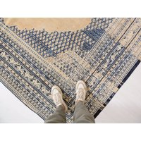 Luxus Großer Teppich, Großer Bereich Naturfarben Blauer Vintage Beige Handgewebter Wollteppich von CrossWoven
