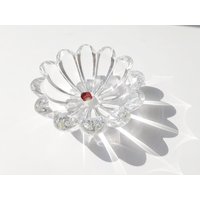 Vintage Schillernde Mcm Kristallglas Schale Waltherglas Bonboniere Gebäckschale Schmuckschale Glas Blume Blüte Midcentury Design von CrownedCraneVintage