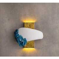 Galazien Wandapplikation - Keramik Und Blauem Stein Galazien Wandapplikation - Keramik Und Blauem Stein von CrudoLightingDesigns