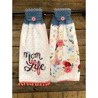 2 Handtücher/Gehäkelt/Hänge Topper/Mama Leben/Muttertag/Floral/Zuhause/Küchen Dekor/Geschenk Ideen von CrushingNeedles