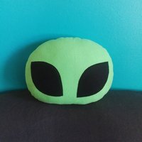 Handgemachtes Alien Dekokissen von CryptidArcade