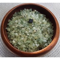 Prehnit Edelstein Undrilled Chips/Natürlicher Kristall Ungelochte Kleine Trommelsteine 20 Gramm von CrystalCuriositiesUK