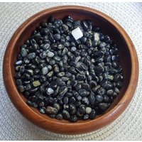 Schwarzer Achat Edelstein Undrilled Chips/Natürliche Schwarze Kristall Undrilled Kleine Getrommelte Steine 20 Gramm Schwarz von CrystalCuriositiesUK