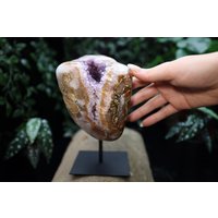 Großer Natürlicher Achat Auf Ständer, Mit Amethyst Der Innenseite . Glitzernde Kristallformationen. Kristall Dekoration. Achatständer #5 von CrystalSisterhood