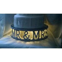 Personalisierte Kristallhochzeits-Tortenständer Mit Beleuchtung - Mr & Mrs Personalisierte Kristallhochzeits-Tortenständer Mit Beleuchtung - Mr & Mrs von CrystalWeddingUK