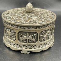 Kostenloser Versand Weltweit Schöne Antike Tibet Mix Silber Unikat Gravuren Und Figuren Schöne Schmuckschachtel von CrystalballStore