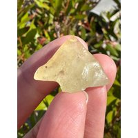 Libysches Wüstenglas 5.4 Gramm Stück - Libyscher Goldtektit Heilendes Beschädigt Chakra Geschenke Meditation Wohnkultur von CrystalsForYouUK