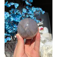 Seltene Blau Lila Rosenquarz Kugel Mit Unglaublichen Regenbogenn, Seltenes Vorkommen 69mm von CrystalsbyDG