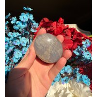 Seltener Blauer Rosenquarz Palmstein von CrystalsbyDG