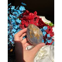 Seltenes Dunkelblaues Rosenquarz Ei Mit Goldenem Heiler, Seltenes Vorkommen, Gefüllt Regenbogenn, Kristallei von CrystalsbyDG