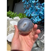 Top Qualität Blaue Druzy Blumen Achat Kugel Mit Erstaunlicher Farbe Und Banding 71mm von CrystalsbyDG