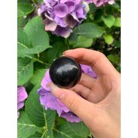 Wunderschöne Shungit Kugel von CrystalsbyLao
