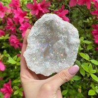 Wunderschöner Angel Aura Kristall Geode Wunderschöner Angel Aura Kristall Geode von CrystalsbyLao