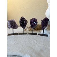Amethyst Stücke Mit Ständer Amethyst Stücke Mit Ständer von Crystalsformysoul