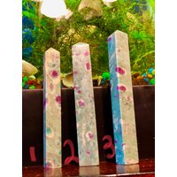 Verkauf Rubin Fuchsit Turm/Obelisk/stunning Kristall Mehrere Größen 4 1/2" 5/8" 5" Verkauf Rubin Fuchsit Turm/Obelisk/stunning Kristall Mehrere Größen 4 1/2" 5/8" 5" von Crystalsofyourdreams