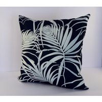 Outdoor Cabrillo Passport Navy Blau Dunkelblau Weiß Kissenbezug - Coussin/Couvre-Oreiller von CubicalDesignCubique