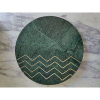 Grüne Marmor Tischplatte | Mit Messing von CuboHomes