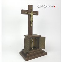 Vintage Hausaltar Kreuzaltar Kruzifix Madonna Filigrane Messingskulptur Sakrale Religiöse Standdeko Oder Wanddeko Religiöses Wohninterieur Vintage Hausaltar Kreuzaltar Kruzifix Madonna Filigrane Messingskulptur Sakrale Religiöse Standdeko Oder Wanddeko Religiöses Wohninterieur von Cultstuecke