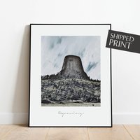 Wyoming Landschaftsdruck, Natur Wandkunst, Geschenke, Nationalpark Poster, Teufels Turm von CulverAndCambridge