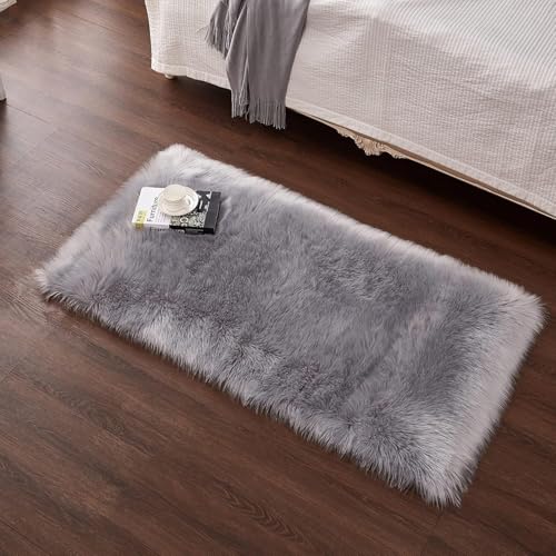 Cumay Faux, Schafsfell-Teppich, Wollimitat, geeignet für Wohnzimmer Teppich, lang, weich, flauschiges Fell, als Bettvorleger, Sofa-Teppich (Grau, 70 x 135 cm). von Cumay