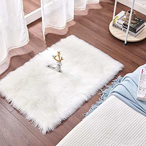 Cumay Faux Lammfell Schaffell Teppich (60 x 90 cm) - Geeignet für Wohnzimmer Teppiche Flauschig Lange Haare Fell Optik Gemütliches Schaffell Bettvorleger Sofa Matte, Weiß von Cumay