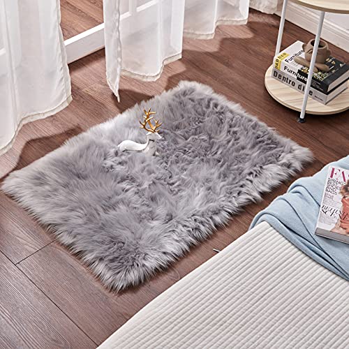 Cumay Faux Lammfell Schaffell Teppich (60 x 90 cm) - Geeignet für Wohnzimmer Teppiche Flauschig Lange Haare Fell Optik Gemütliches Schaffell Bettvorleger Sofa Matte,Grau von Cumay