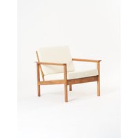Geliebter Armlehnstuhl. Cremeweiß | Vintage Stuhl Akzent Boucle Polster Restaurierung Mid Century Modern von CupOfTeaSI