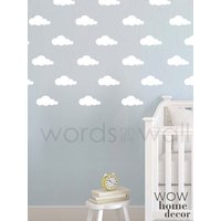 Mini Flauschige Wolken. Wandmuster. Kunst Aufkleber. Wandschablonen Alternative. Weiße Wölkchen. Silber von CuratedWall