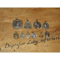 Set Von 10 Medaillen Frere Mutien Marie Le Serviteur De Dieu - Souvenir Malonne Signum Fidei Brother Saint Medals von CuriositesFrancaises