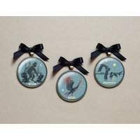 Paranormal Ornamente Mit Bigfoot, Loch Ness Monster, Riesenkraken Und Anderen Cryptiden, Humorvolles Sci-Fi Geek Geschenk, Stocking Stuffer Paranormal Ornamente Mit Bigfoot, Loch Ness Monster, Riesenkraken Und Anderen Cryptiden, Humorvolles Sci-Fi Geek Geschenk, Stocking Stuffer von CuriousPrintPattern