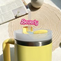 Benutzerdefinierte Name Puppe Stroh Toppe, Rosa Strohkappe, 3D Gedruckte Einfache Tasse Becher, Partygeschenke, Topper Slider Charme von CurleyDesignStudio