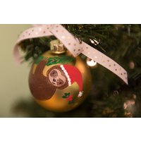 Faultier Weihnachtsanhänger, Handbemalt | Goldenes Glas, Wunschtext Faultier Weihnachtsanhänger, Handbemalt | Goldenes Glas, Wunschtext von CurtinCreativeArt