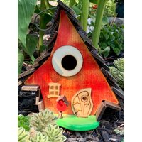 Sunshine Crooked House Vogelhaus/Rotes Gelbes Skurriles in Den Usa in Familienbesitz Gartenhaus Haus Dekor von CurvyBirdies