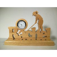 Custom Golfer Schreibtischuhr Aus Massiver Eiche, Handgemachtes Personalisiertes Geschenk von CustomClocksBeyond