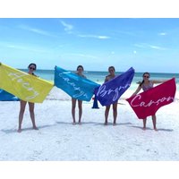 "Aquarell Mit Scripty Style Personalisierte Strandtuch Benutzerdefinierte Pooltuch Namen Außen Geburtstagsurlaub Geschenk." von CustomCooper