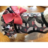 Puffins Rüschen Kleiner Hund Made in Usa, Hundegeschirre, Haustierkleidung von CustomDogJacket