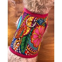 Rosafarbener Farbwirbel Kleines Hundegeschirr, Frühlingsdruck Made in Den Usa, Hundegeschirre, Haustierkleidung, Moddruck von CustomDogJacket