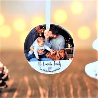 Personalisierte Familie Weihnachten Fotokugel, Keramik Bedruckte Baumdekoration, Weihnachtsgeschenk von CustomGiftCoUK