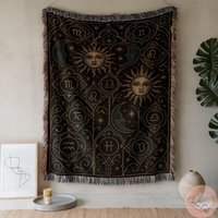 Astrological Chart Woven Blanket, Gothic Celestial Throw, Whimsigoth Zodiac Witchy Astrology Decor, Halloween Witch Gift von CustomGiftStudioND