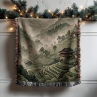 Serene Mountainscape Woven Blanket, Rice Terraces Art, Asian Landscape Home Decor, Peaceful Scenery Throw Nature Inspired Blanket von CustomGiftStudioND