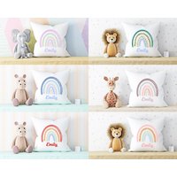 Personalisierte Aquarell Regenbogen Kissenhülle, Kinderkissenhülle - Geben Sie Ihren Eigenen Namen Hinzu von CustomIslandGifts