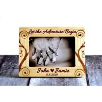 Neu Vermählte Geschenke, Personalisierte Bilderrahmen, Name Und Datum. Hochzeitsgeschenk, Housewarminggeschenk von CustomWoodWonders