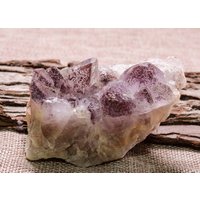 Natürliche Super 7 Amethyst-Kristallquarz-Gruppe, Pyramiden-Form-Punkt, Heilende Kristallcluster/38 80 40mm Natürliche Super 7 Amethyst-Kristallquarz-Gruppe, Pyramiden-Form-Punkt, Heilende Kristallcluster/38 80 40mm von CustomizationShop