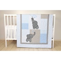 Baby Boy Quilt, Elefanten Decke, Blau Grau Kinderbett Bettwäsche, Safari Kindergarten von Customquiltsbyeva