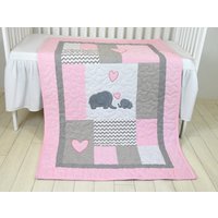 Rosa Babydecke Elefant Krippe Quilt, Mädchen Bettwäsche, Patchwork Bespread von Customquiltsbyeva