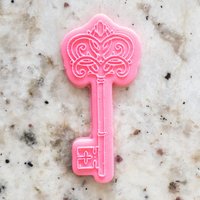Dekorativer Schlüssel Plätzchen Popup Embosser Stempel & Cutter Fondant Kuchen Dekorieren Icing Cookie Keks Schablone Valentinstag von CutBakeStamp