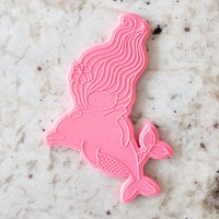 Meerjungfrau Mit Delfin Plätzchen Popup Embosser Stempel & Cutter Fondant Kuchen Dekoration Icing Meerjungfrau Mit Delfin Plätzchen Popup Embosser Stempel & Cutter Fondant Kuchen Dekoration Icing von CutBakeStamp