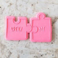 You Me Puzzle Keks Popup Embosser Stempel & Cutter Fondant Kuchen Dekoration Icing Schablone Valentinstag von CutBakeStamp